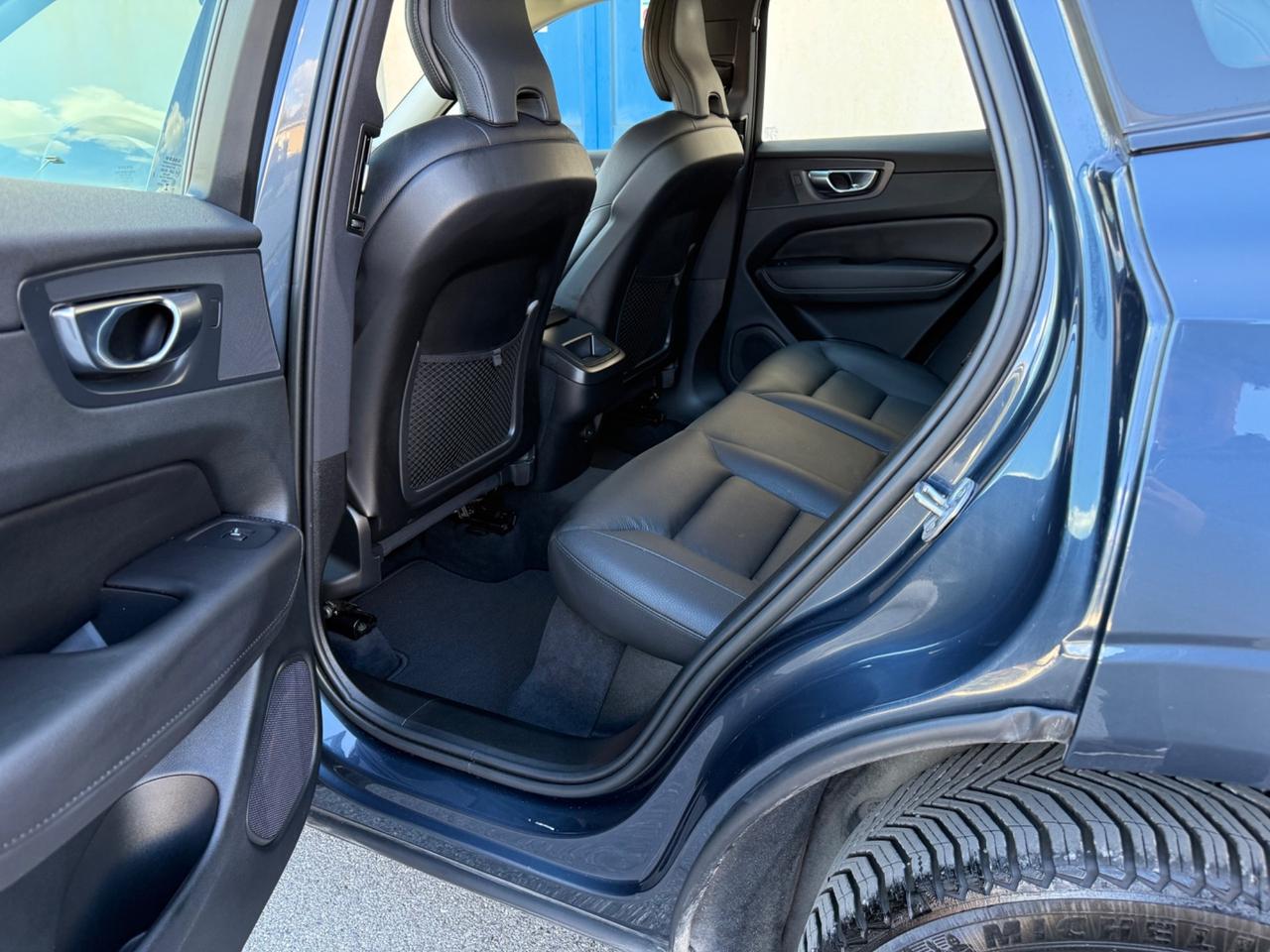 Volvo XC 60 XC60 B4 (d) automatico Plus Dark 2022