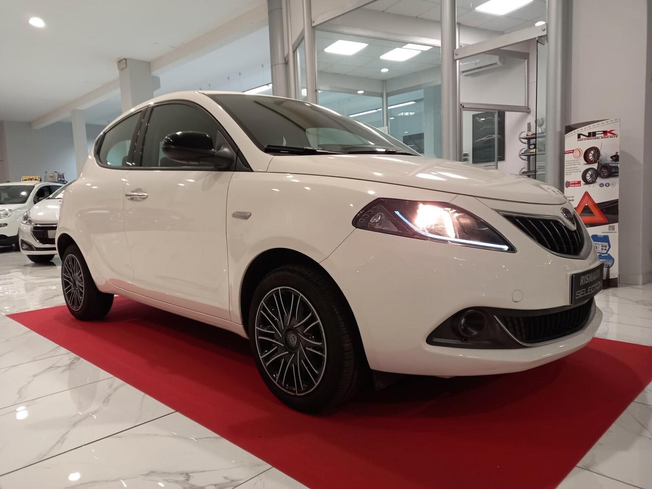 Lancia Ypsilon 1.0 HYBRID 12.000 km