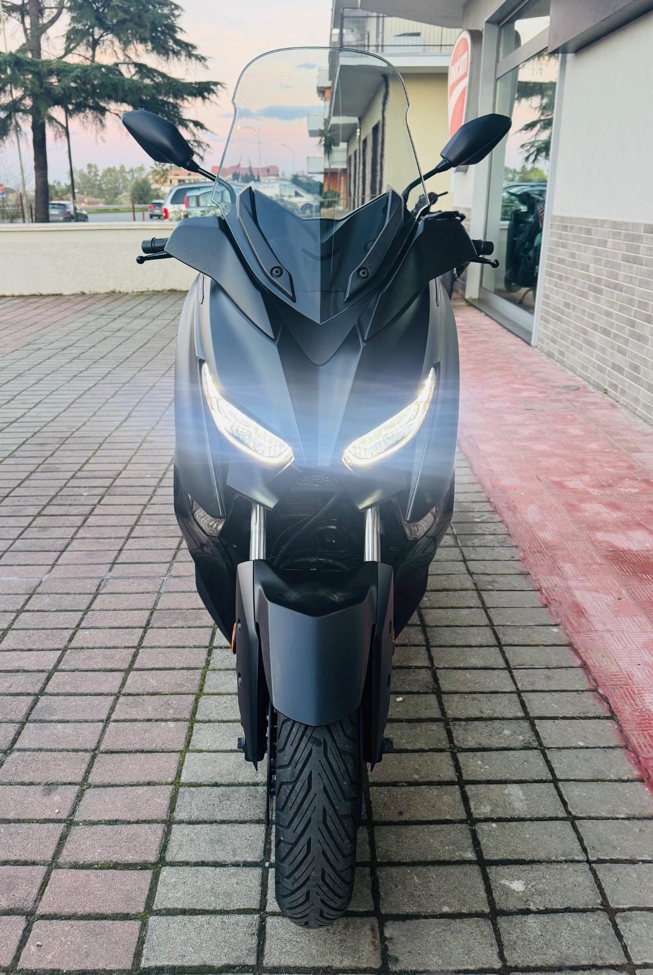 Yamaha X-Max 400 IRON