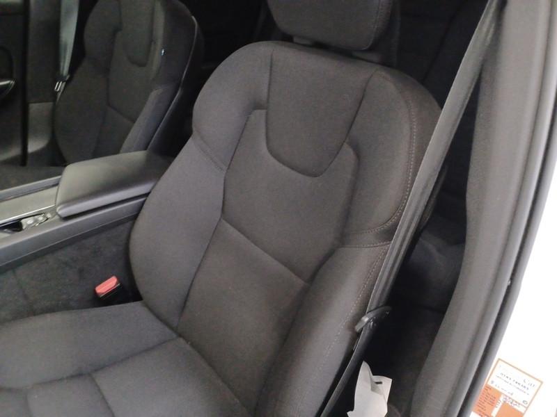 VOLVO XC60 B4 D AWD automatico Momentum Pro MY22