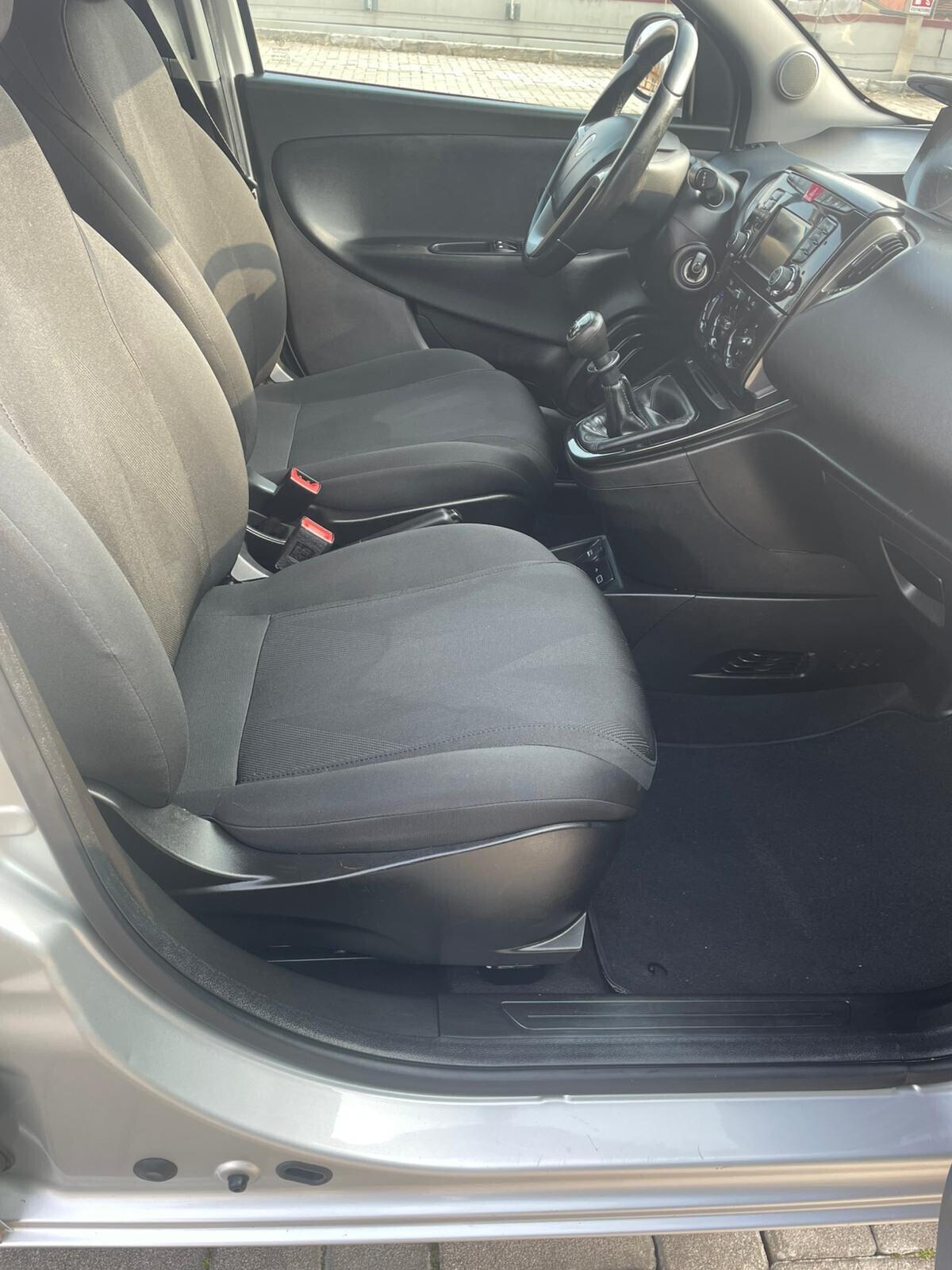 Lancia Ypsilon 1.2 69 CV UNI.PRO 12 MESI GARANZIA