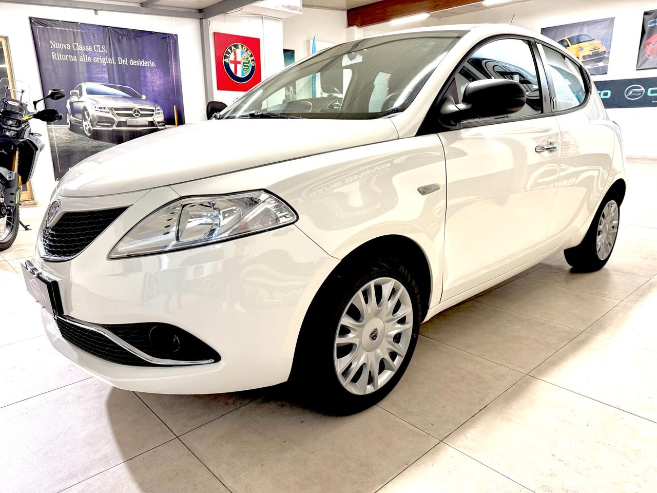 Lancia Ypsilon 1.2 69 CV 5 porte Gold