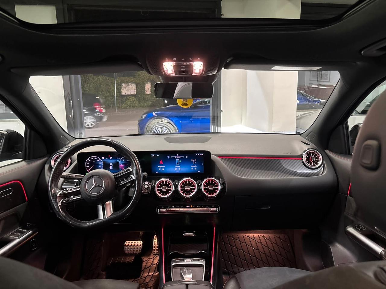 MERCEDES-BENZ GLA 200D PREMIUM AMG TETTO-NAVI-MULTIBEAM