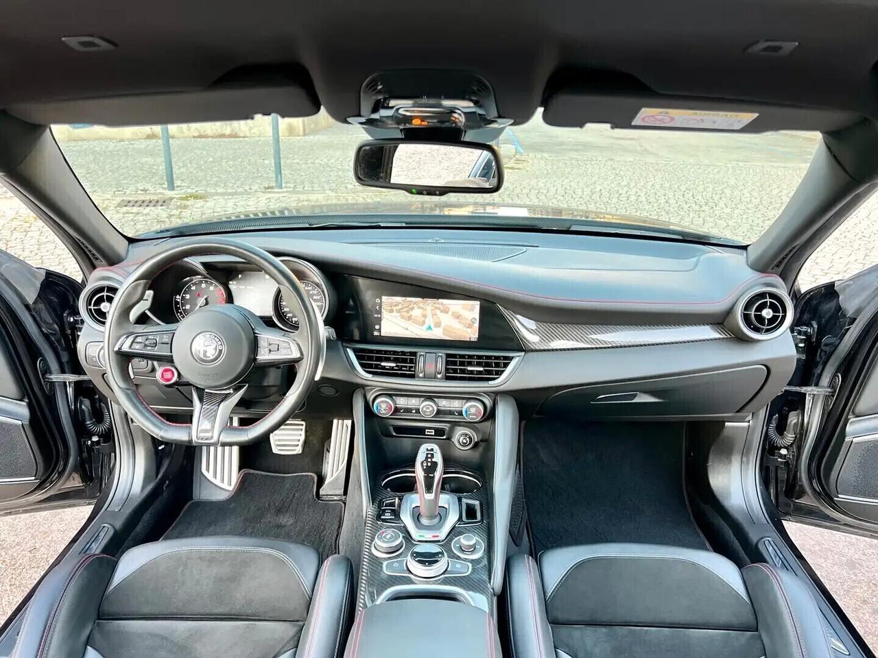 Alfa Romeo Giulia 2.9 T V6 AT8 Quadrifoglio