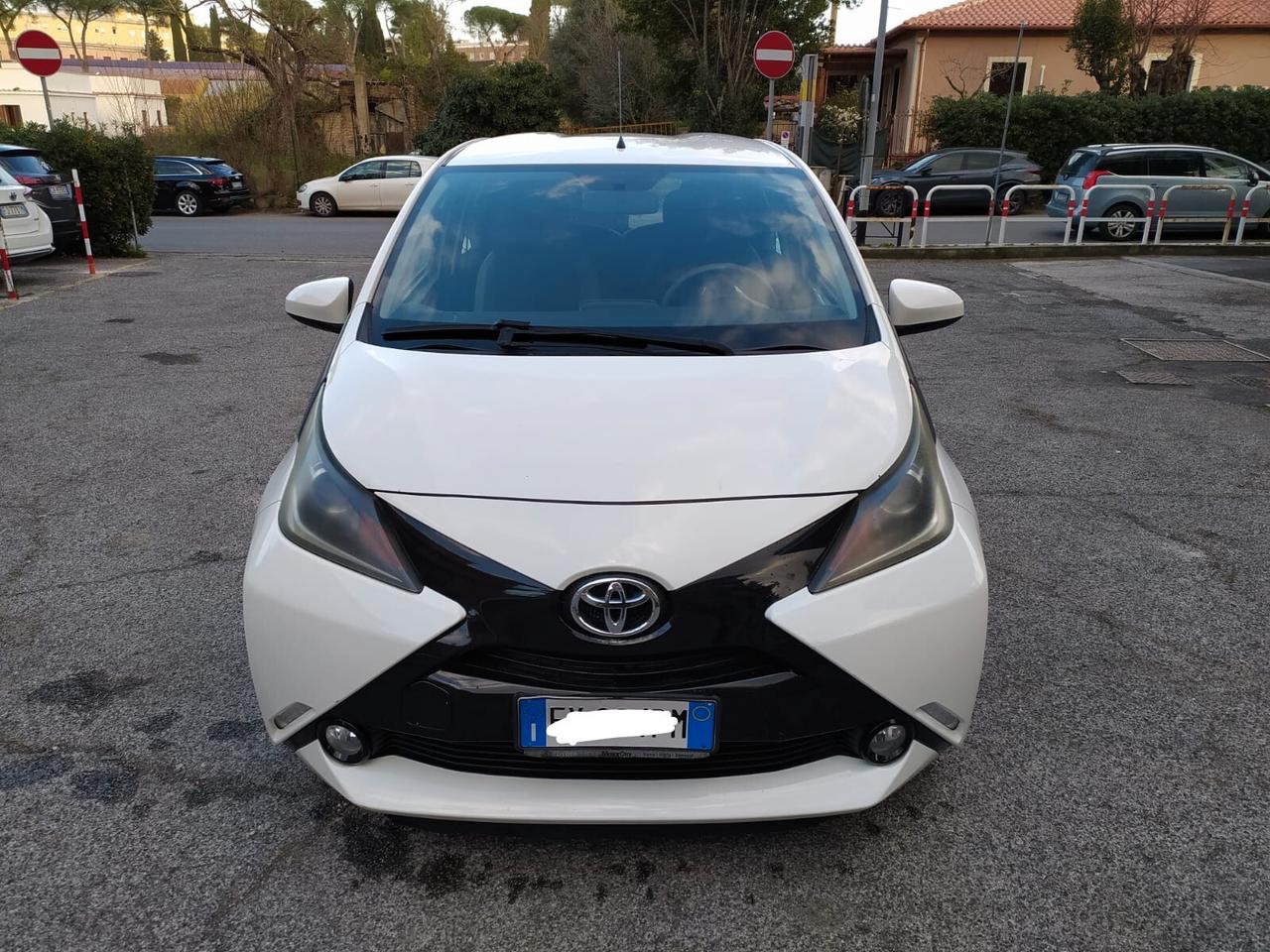 Toyota Aygo 1.0 x-play offerta del mese