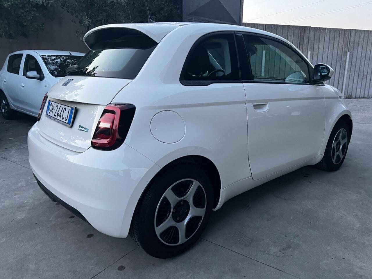 Fiat 500 La Prima Berlina 42 kWh