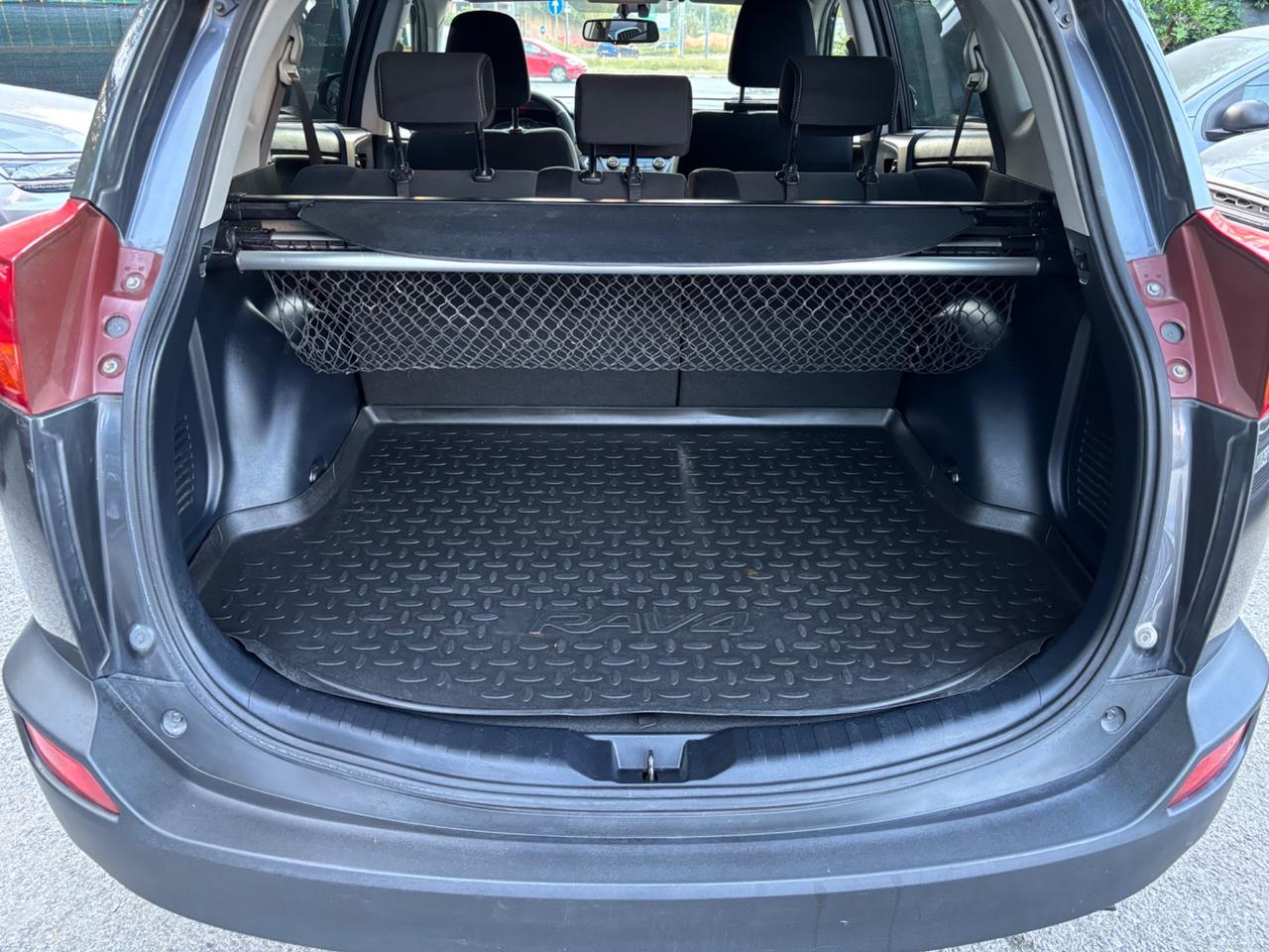 Toyota RAV 4 - 2.0 D-4D Style White Ed.