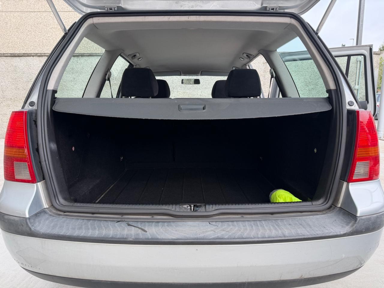 VW GOLF 1.6 BENZINA EURO4 NEOPATENTATI UNI PROP