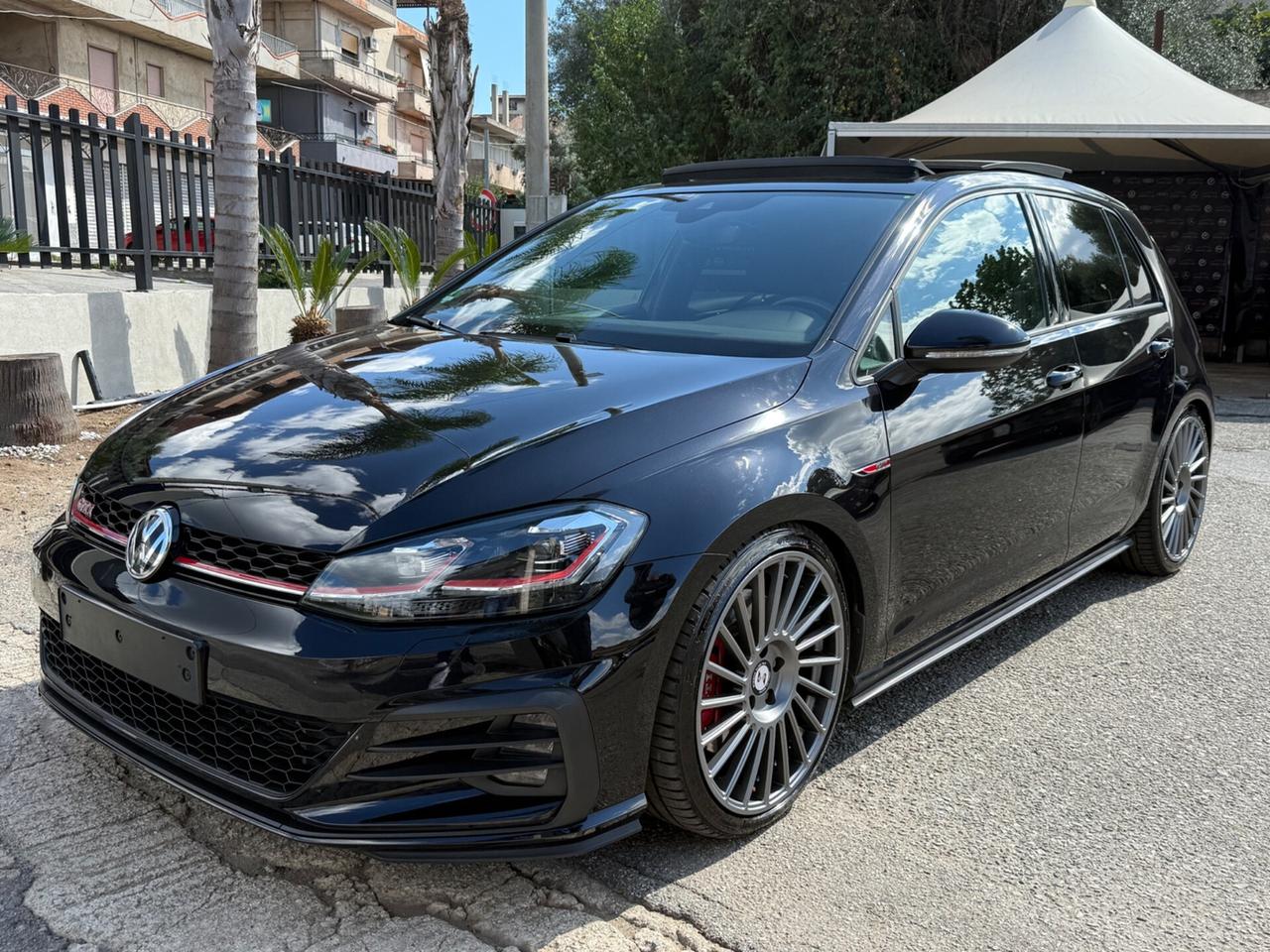 Volkswagen Golf GTI 2.0 TSI BlackStyle