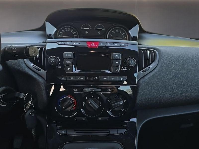 Lancia Ypsilon Ypsilon 1.0 FireFly 5 porte S&S Hybrid Silver