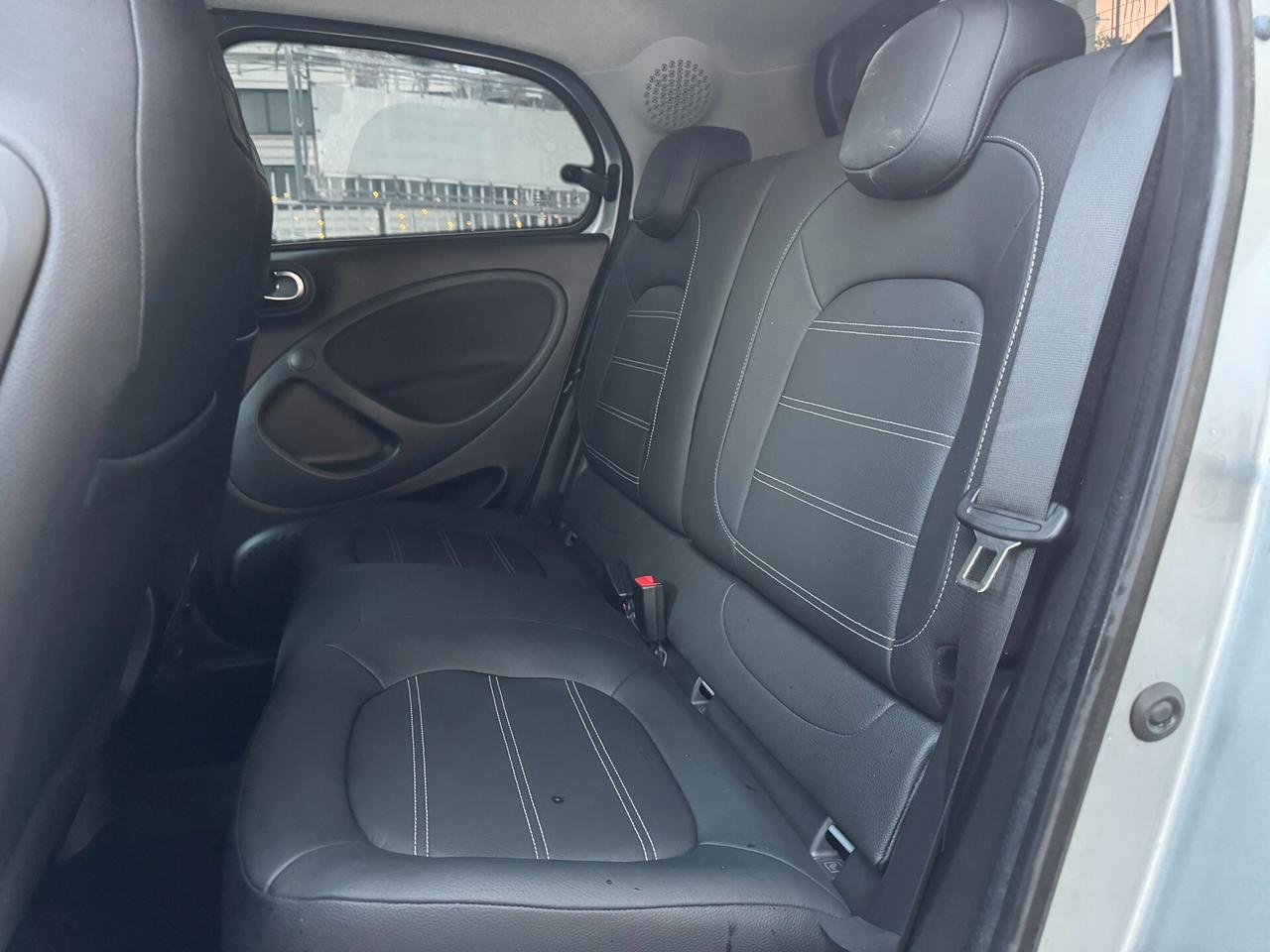 Smart ForFour 70 1.0 twinamic Prime LED PELLE