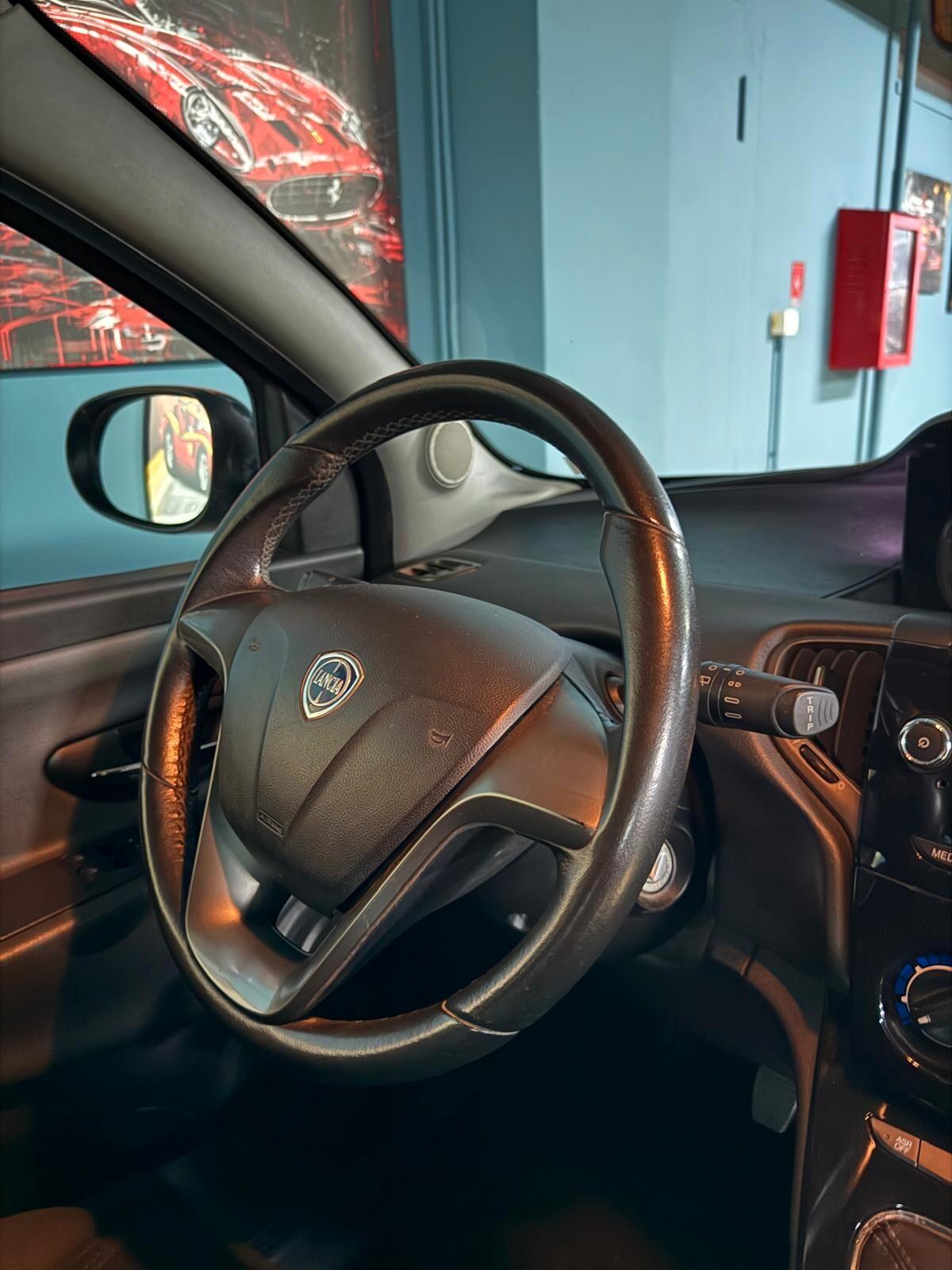 Lancia Ypsilon 1.2 69 CV 5 porte