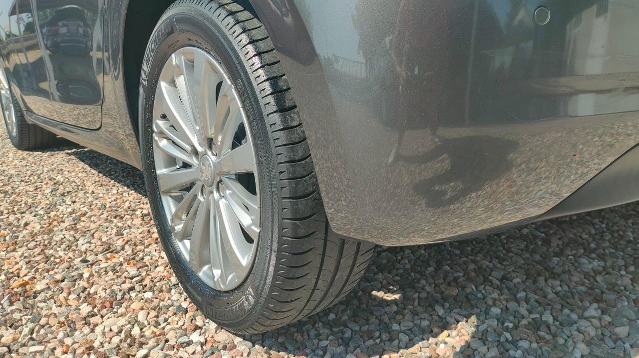 Peugeot 208 1.2 82CV BENZINA 5 porte Allure 58000KM