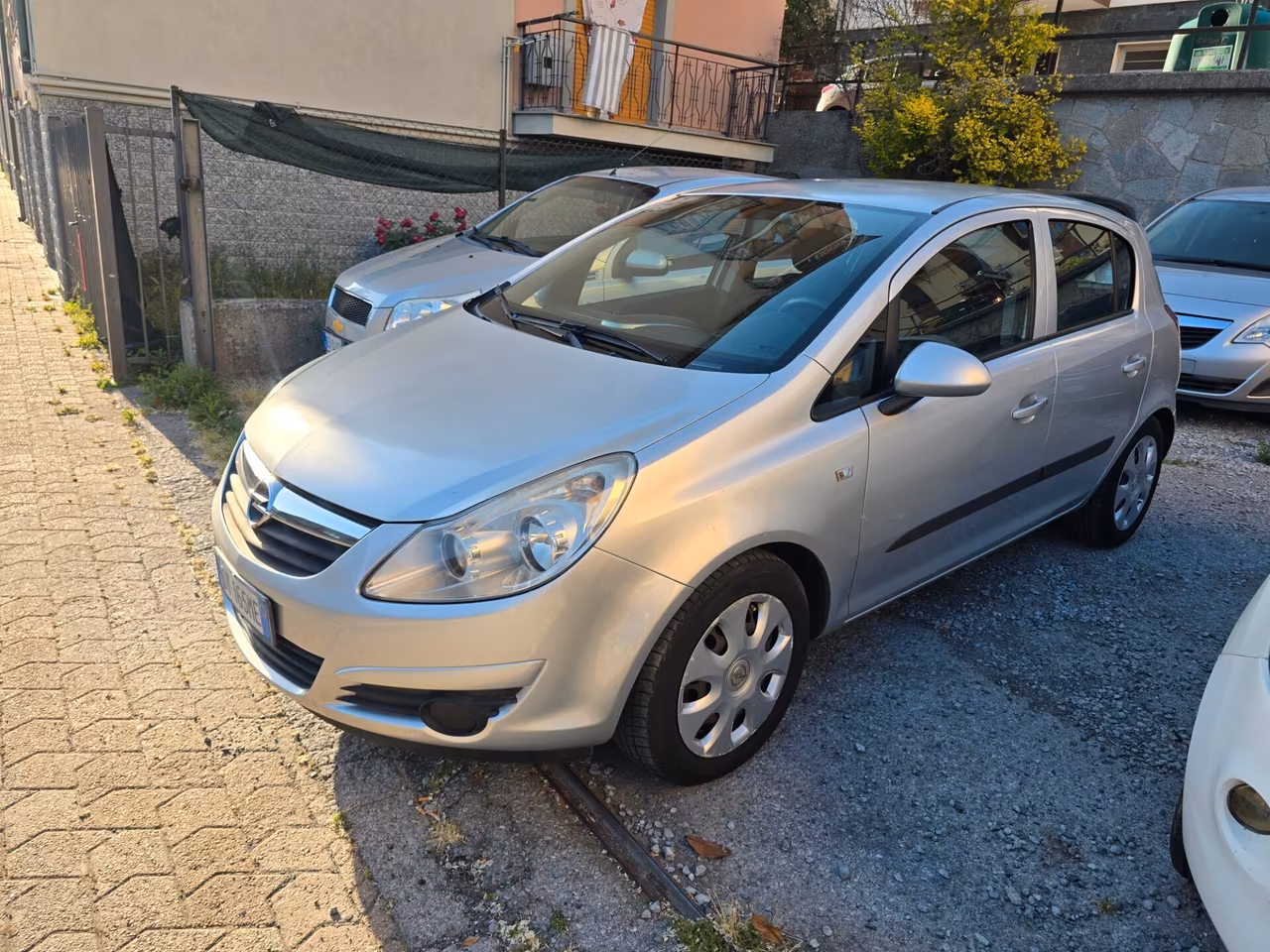 Opel Corsa 1.2 5 porte Club NEOPATENTATI