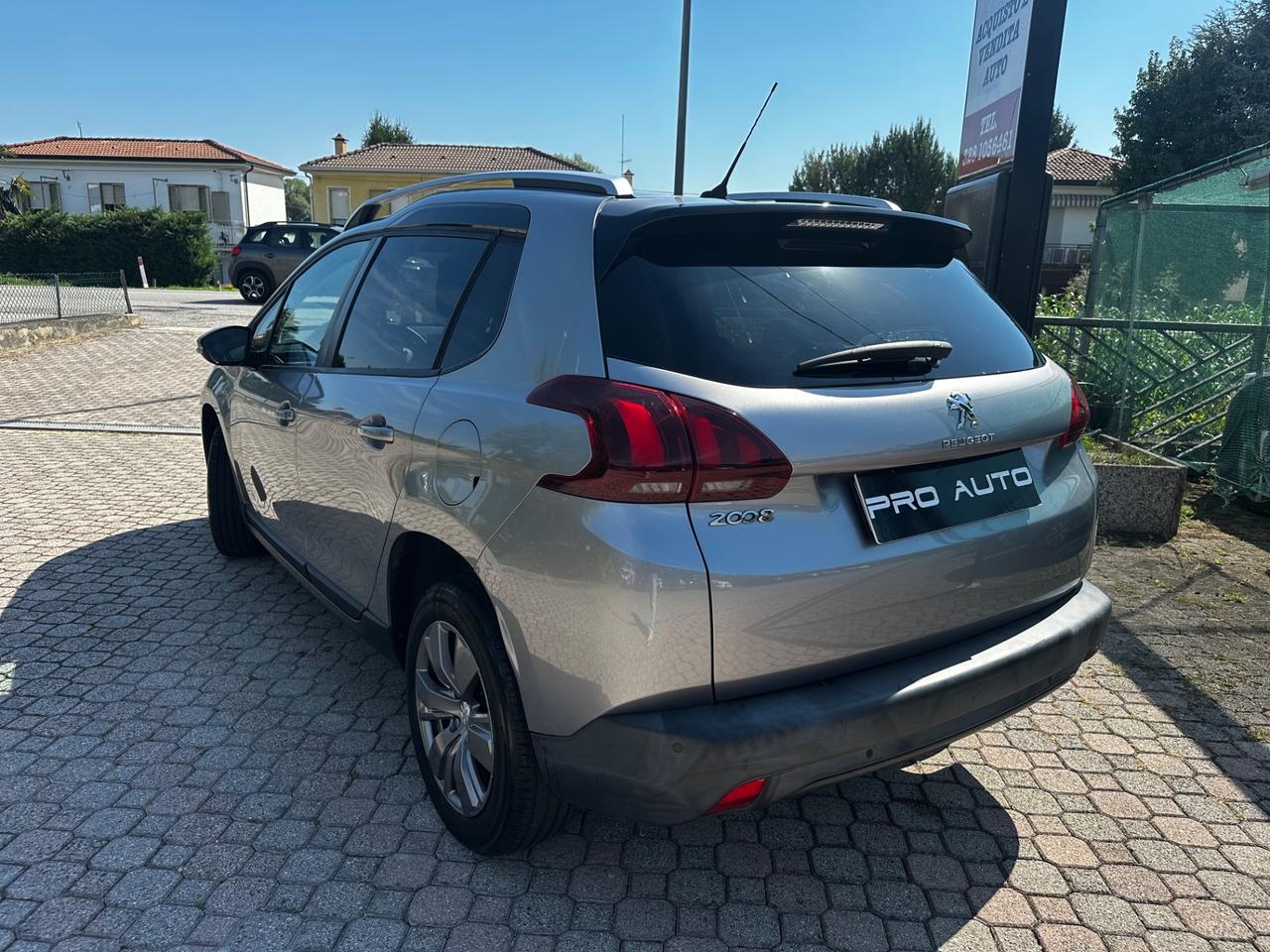 Peugeot 2008 BlueHDi 100 S&S Black Matt