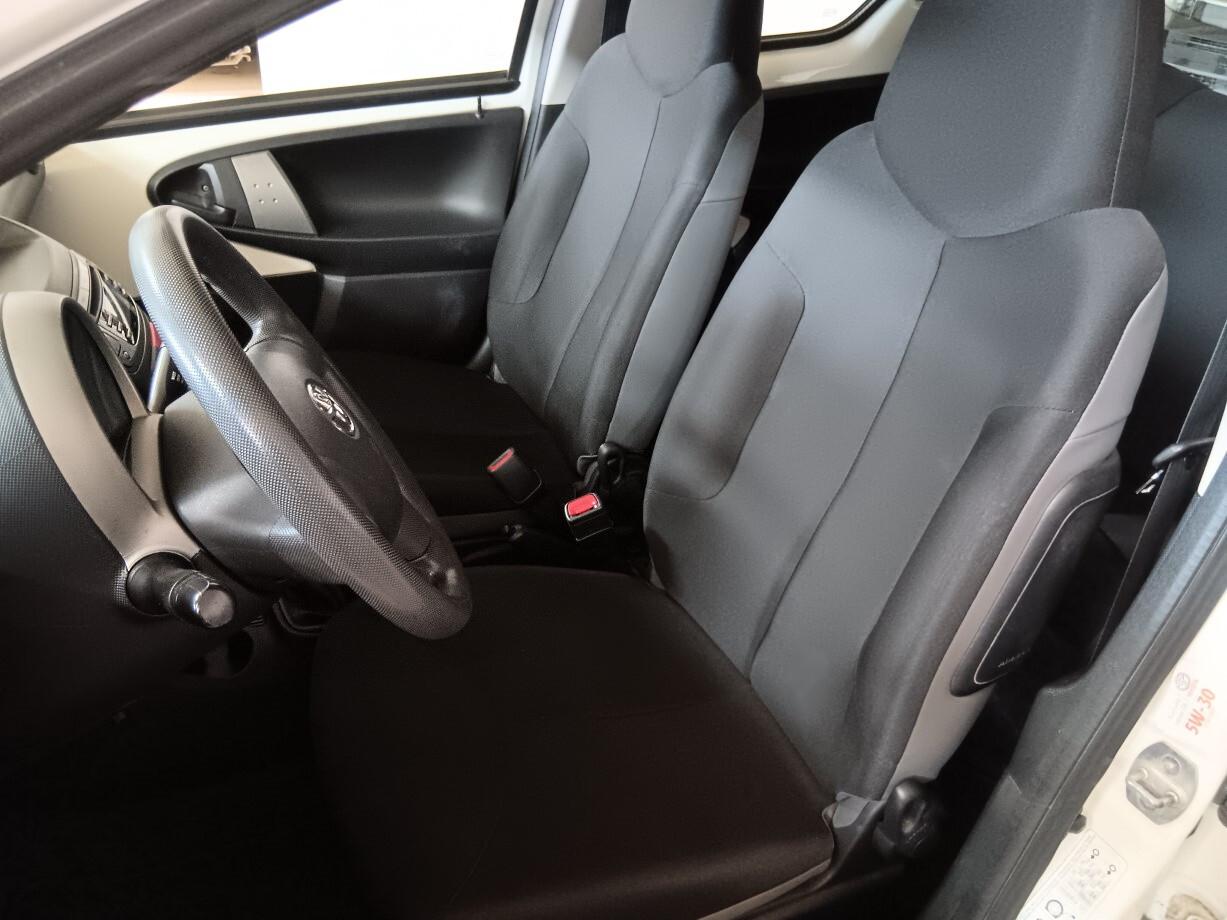 Toyota Aygo X-Cool 1.0 (68 cv)