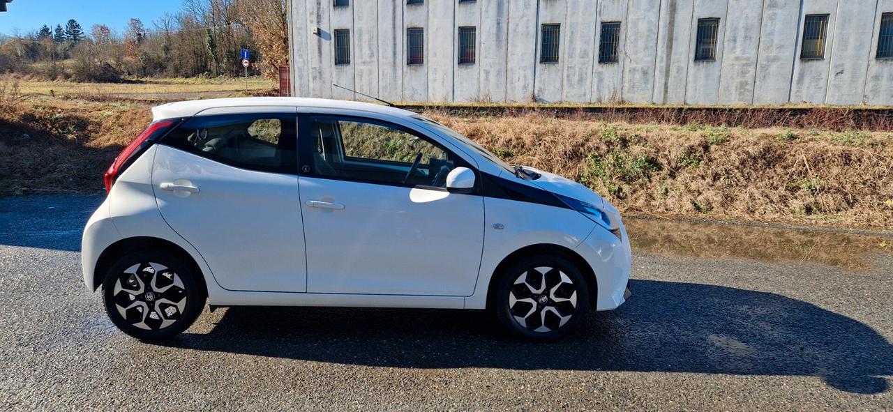 Toyota Aygo Connect 1.0 VVT-i 72 CV 5 porte
