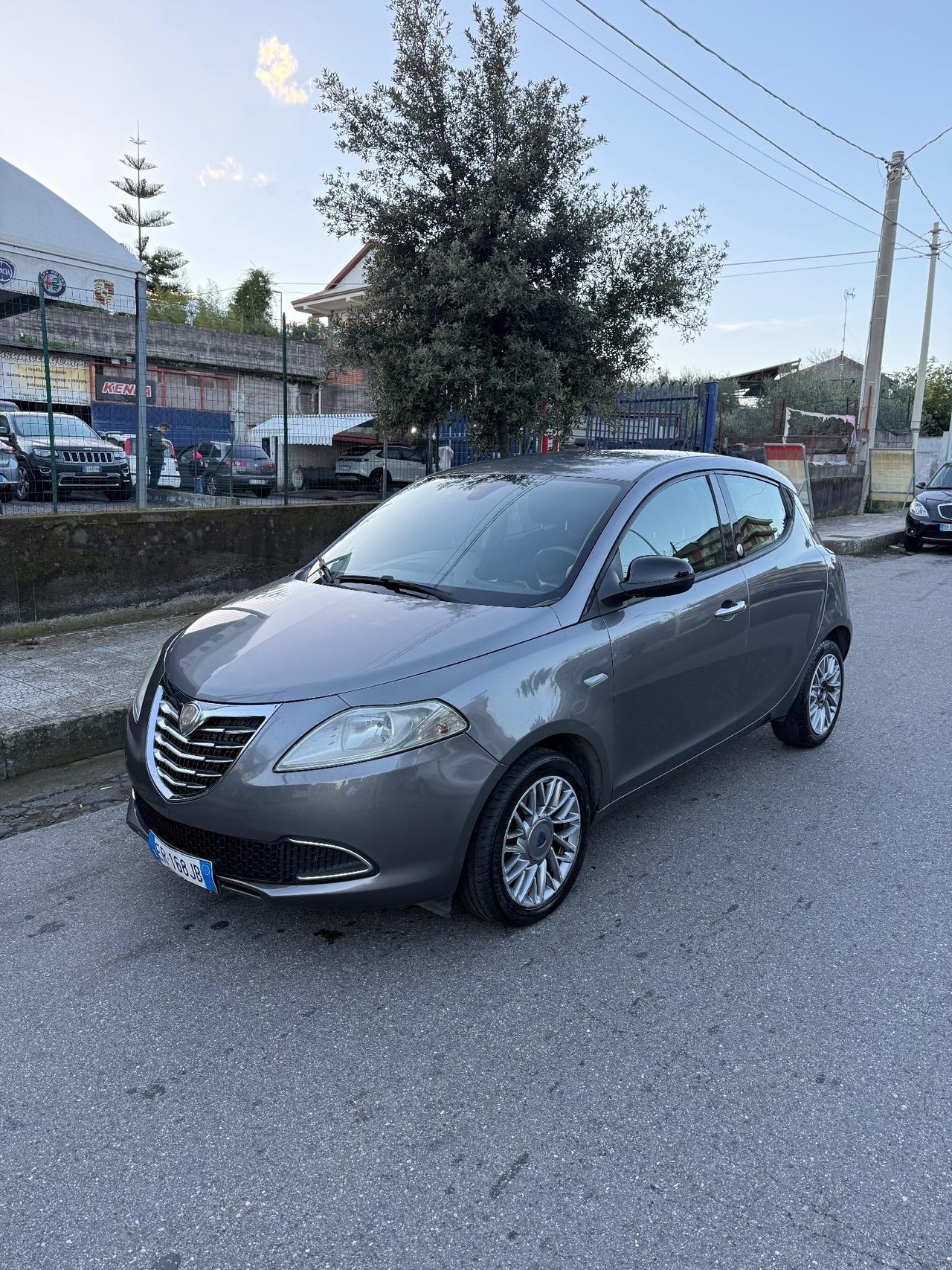 Lancia Ypsilon 1.2 69 CV 5 porte GPL Ecochic Platinum