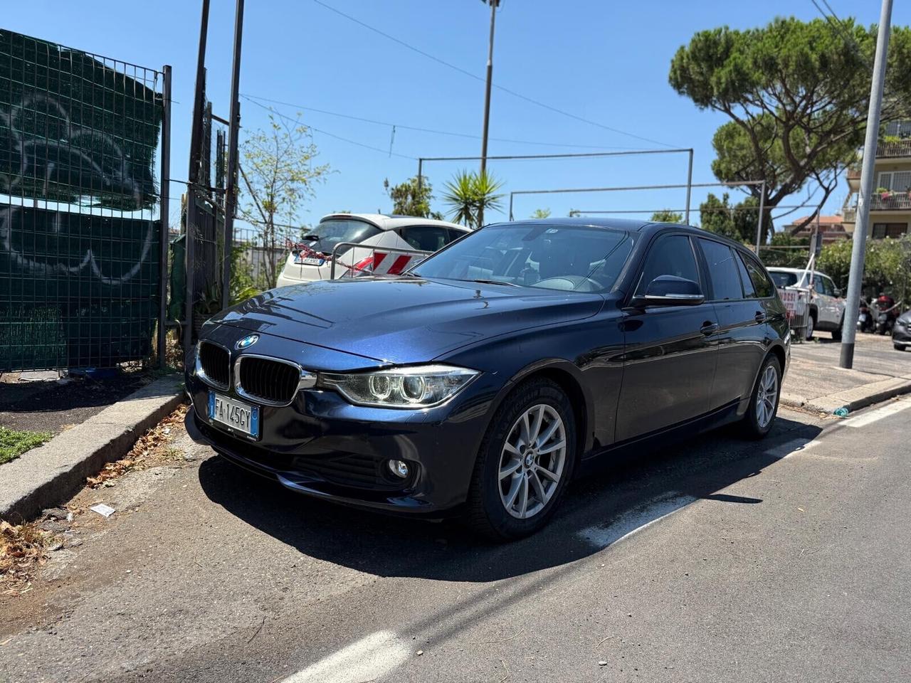 Bmw 318d Touring Business aut. Navi Professional Fari Xeno