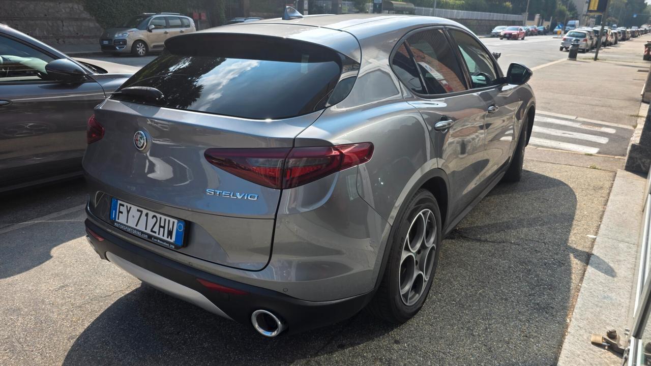 Alfa Romeo Stelvio 2.2 Turbodiesel 160 CV AT8 RWD Sport-Tech