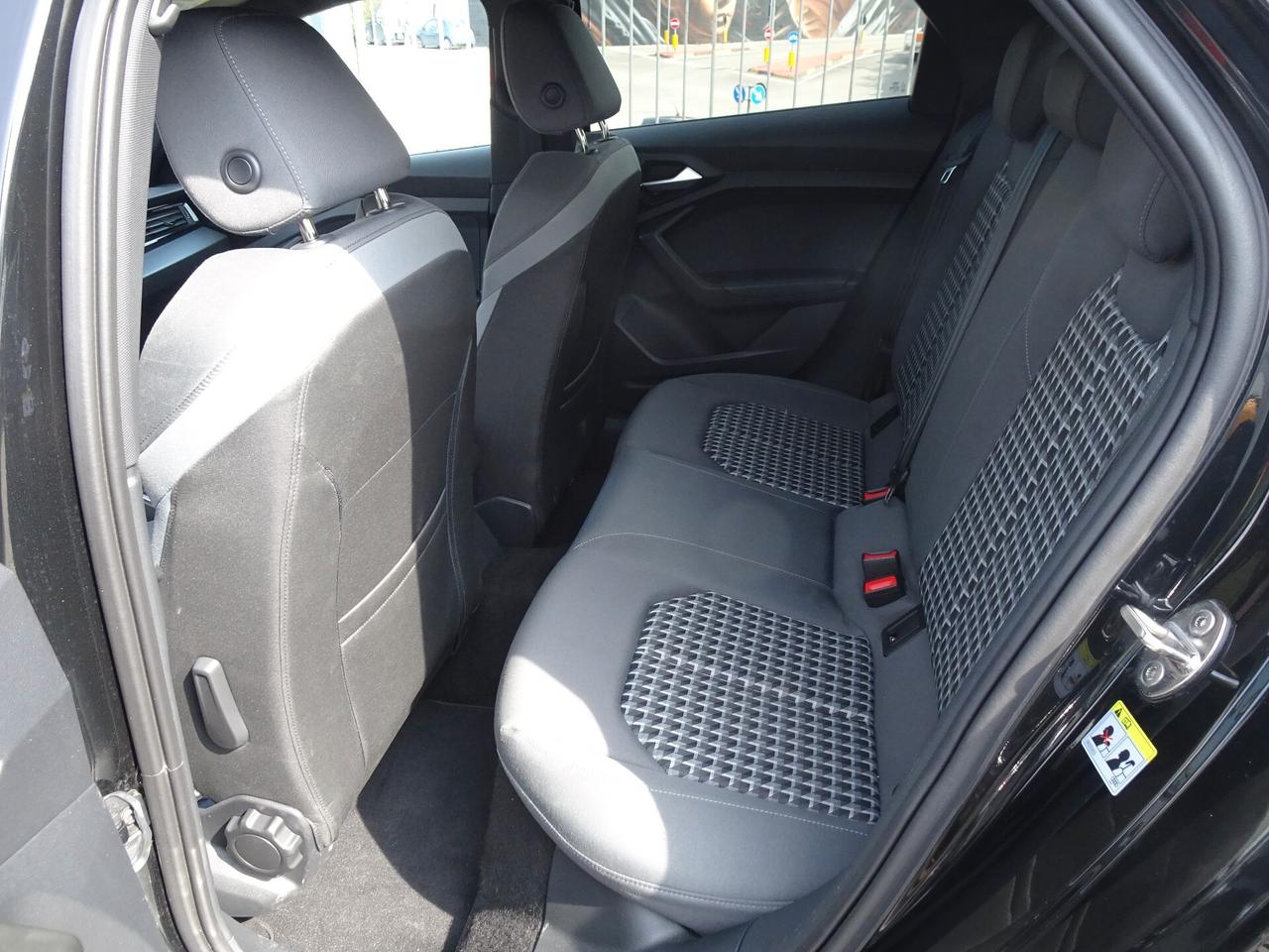 Audi A1 Allstreet 35 TFSI Identity Contrast