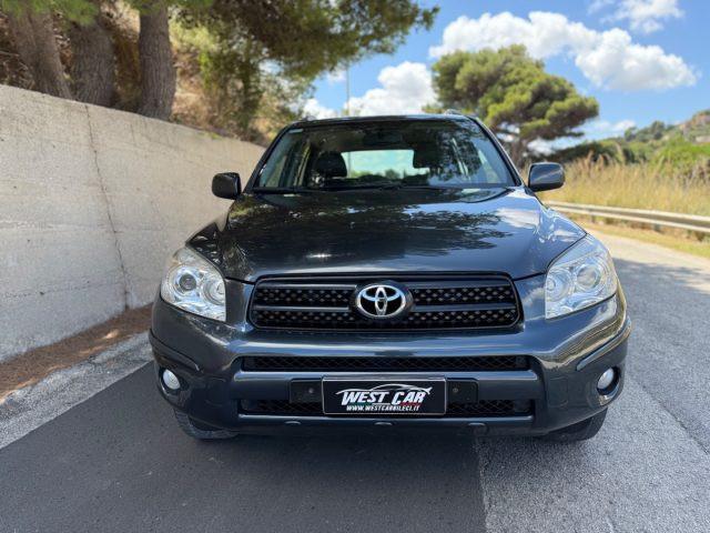 TOYOTA RAV 4 RAV4 2.2 D-4D Luxury CON GANCIO TRAINO