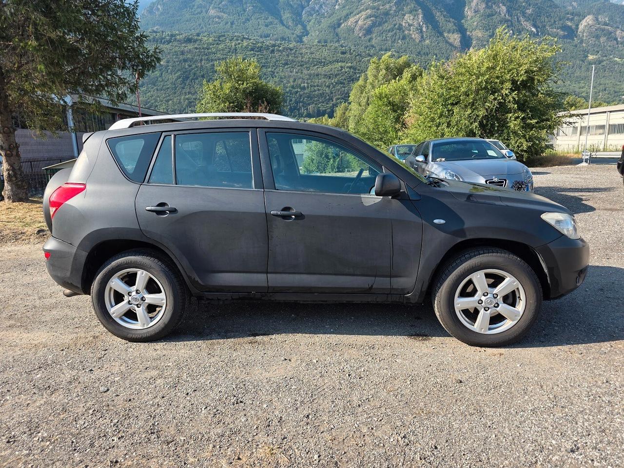Toyota RAV 4 2.2 D-4D 136 CV Luxury