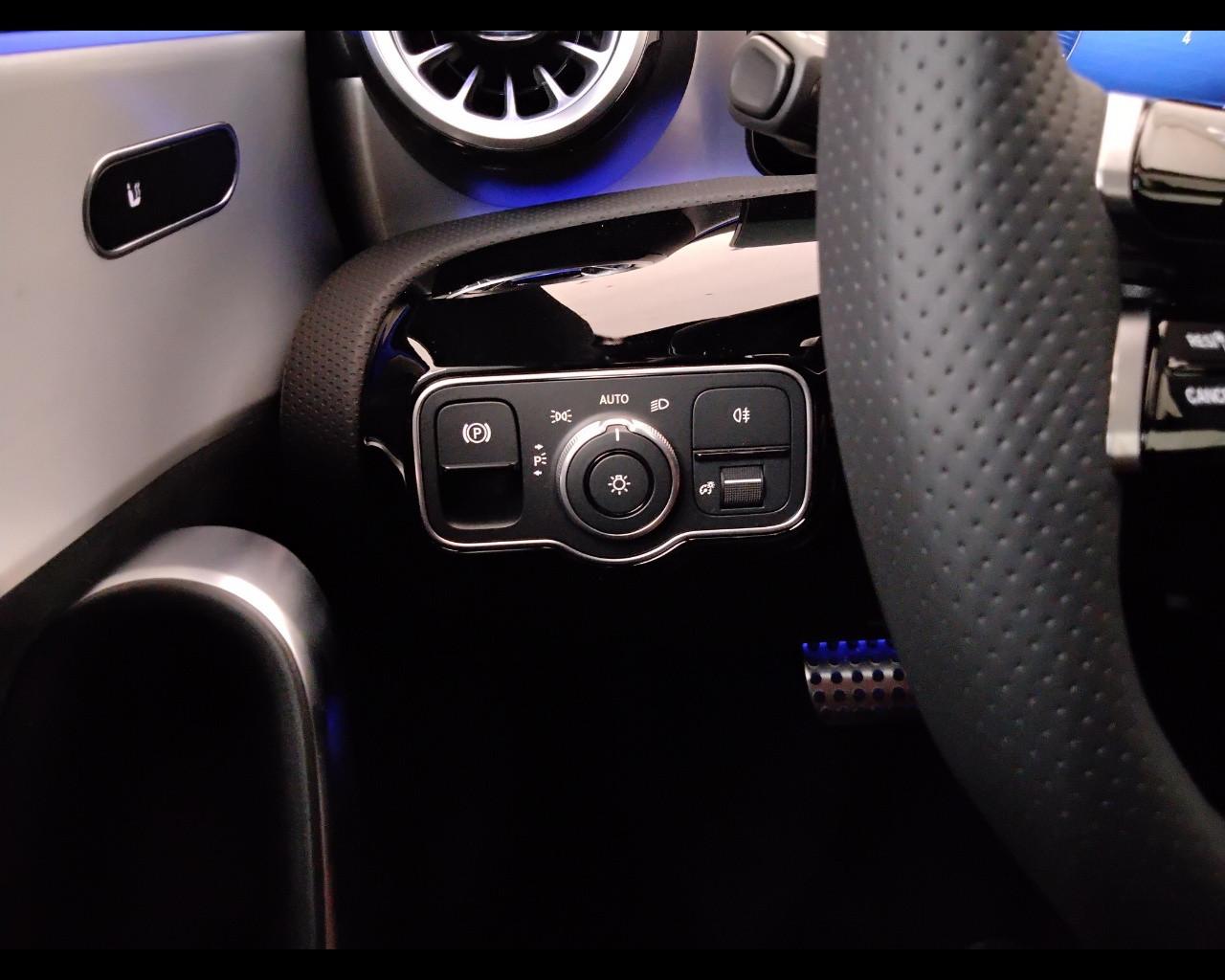 Mercedes-Benz Classe A - W177 2023 - A 180 d AMG Line Advanced Plus auto