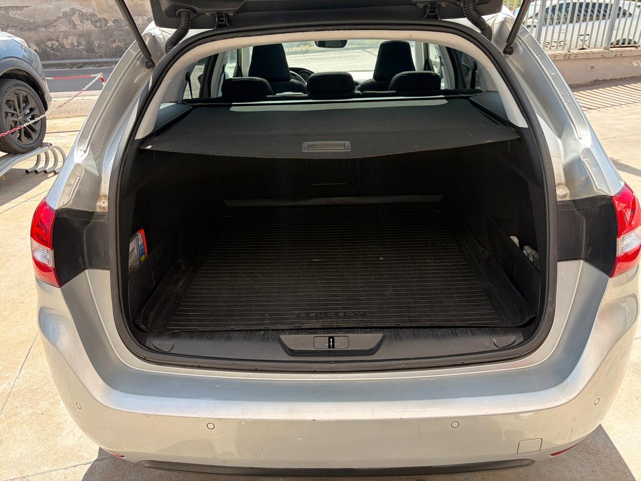 Peugeot 308 BlueHDi 120 S&S SW Allure