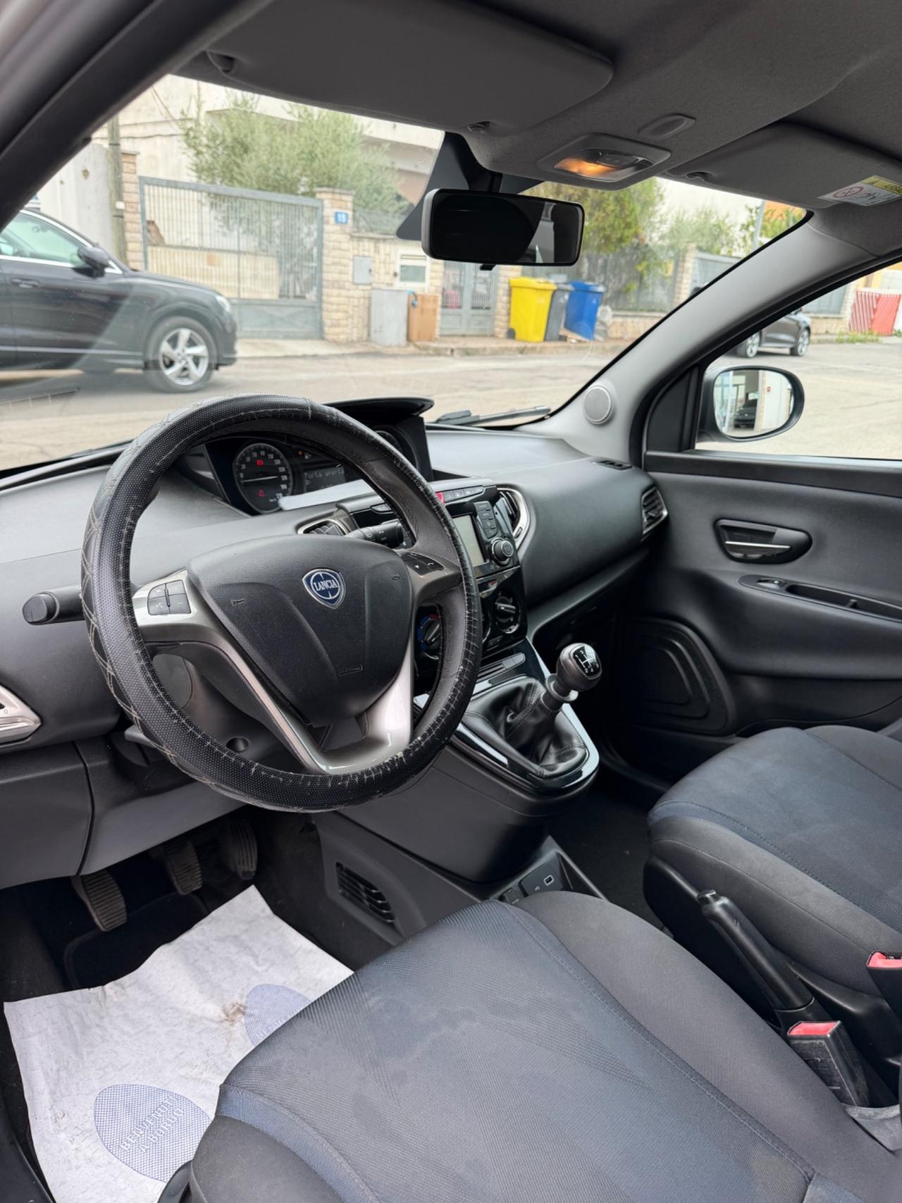 Lancia Ypsilon 1.2 69 CV GPL Ecochic Gold-2021