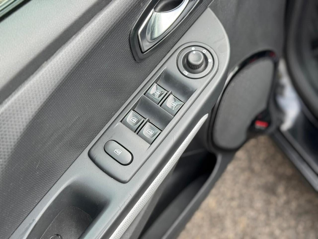 Renault Clio dCi 8V 75 CV Start&Stop 5 porte Energy Duel