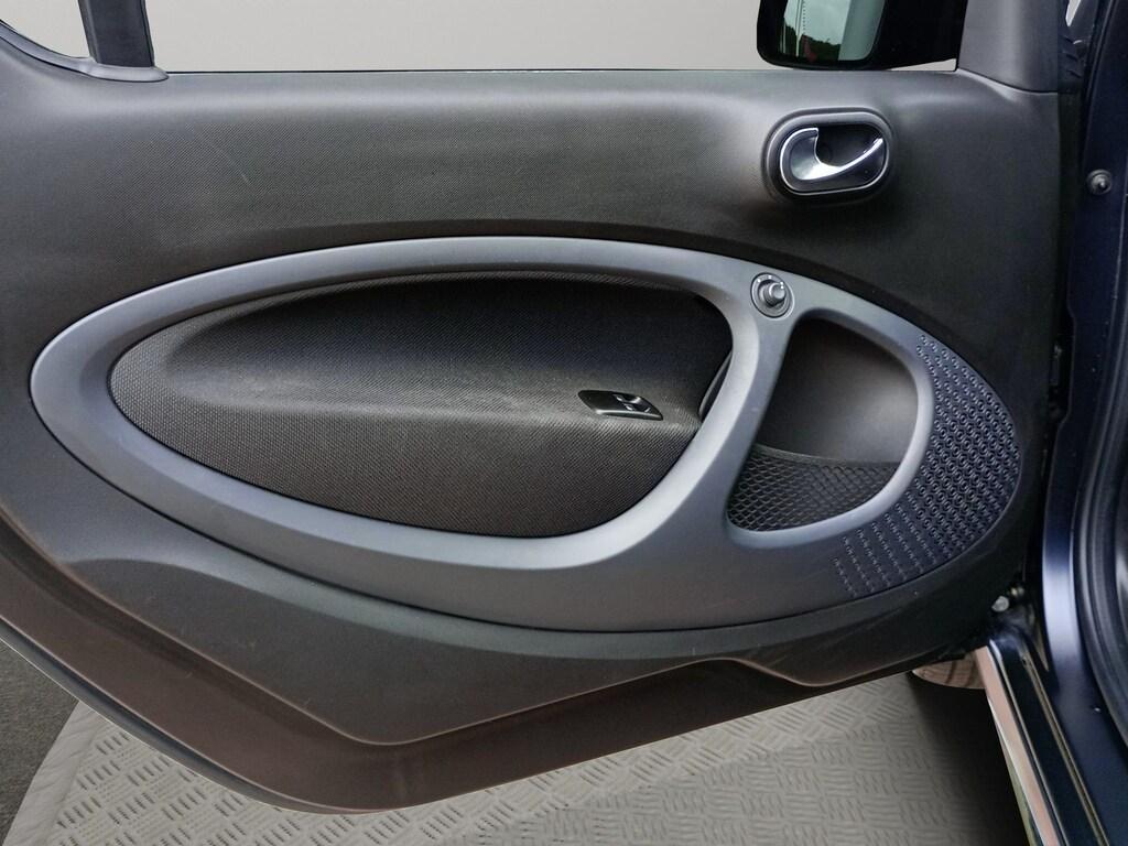 Smart fortwo eq Parisblue Prime 22kW