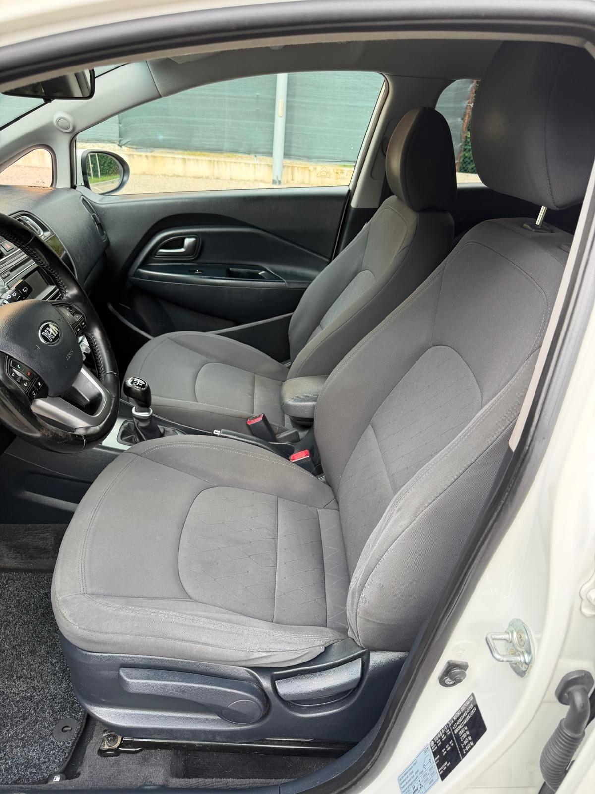 Kia Rio 1.4 crdi - NEOPATENTATI - 12 MESI DI GARANZIA -