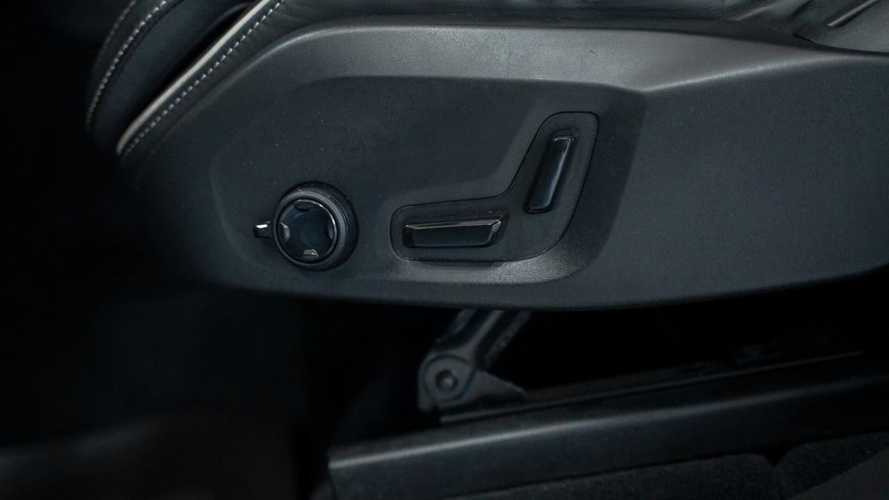 Volvo XC60 B4 2.0 AWD R DESIGN AUTO XENO PELLE NAVI FULL OPTI