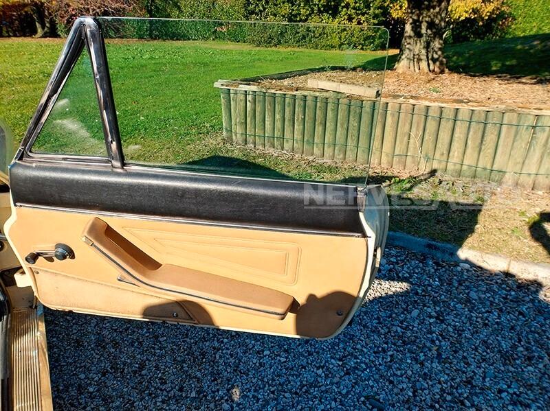 Fiat 124 Spider 2000 i.e. (1980) — Avorio • Interni Biscotto CRS