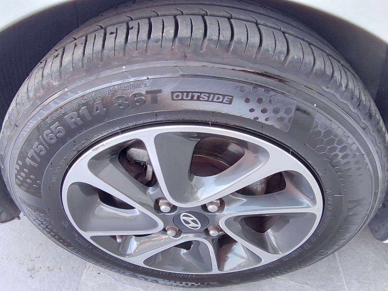 Hyundai i10 1.0 BENZINA E GPL DI SERIE Connectline