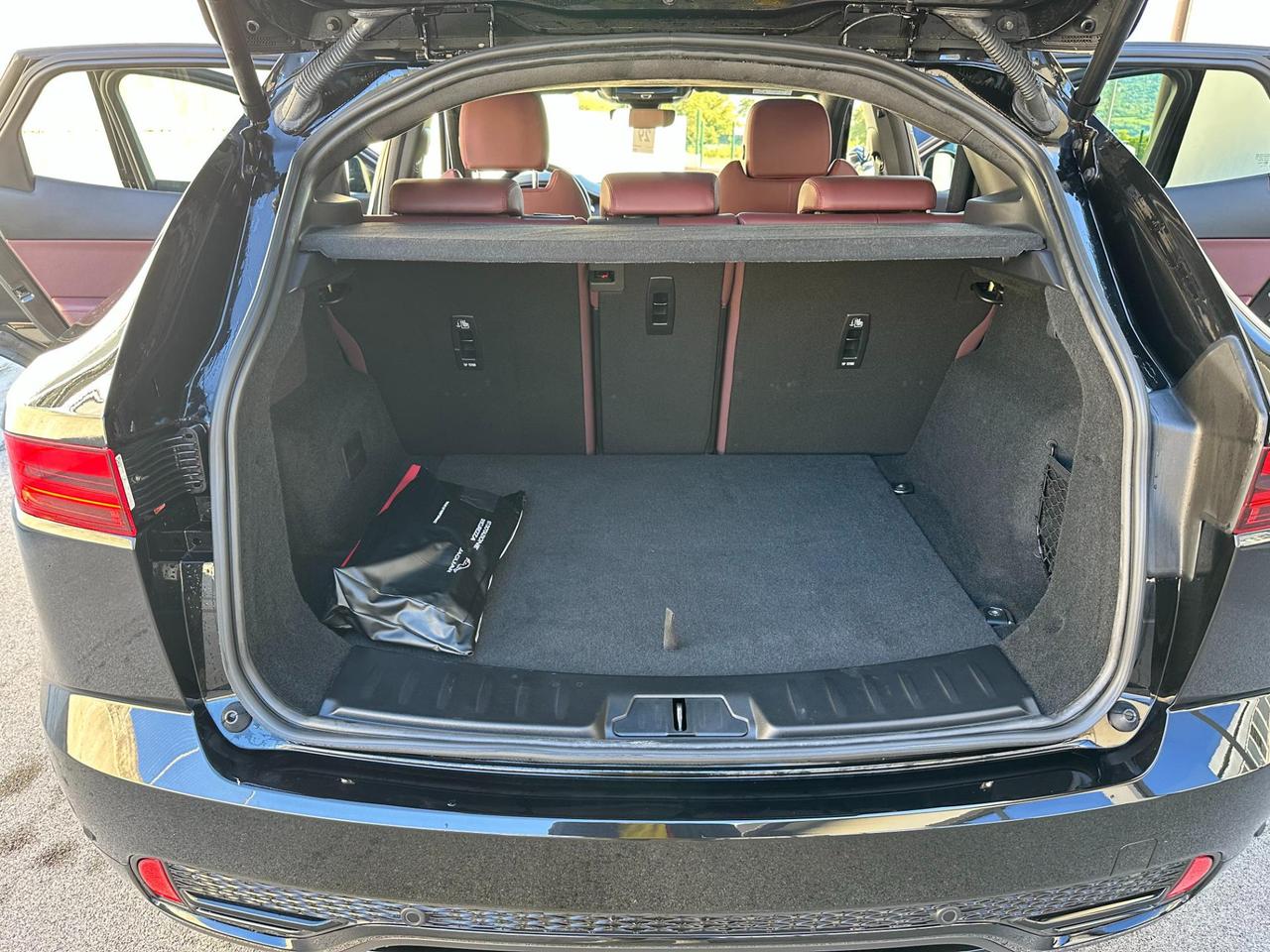 Jaguar E-Pace 2.0d i4 mhev R-Dynamic Black awd 163cv auto