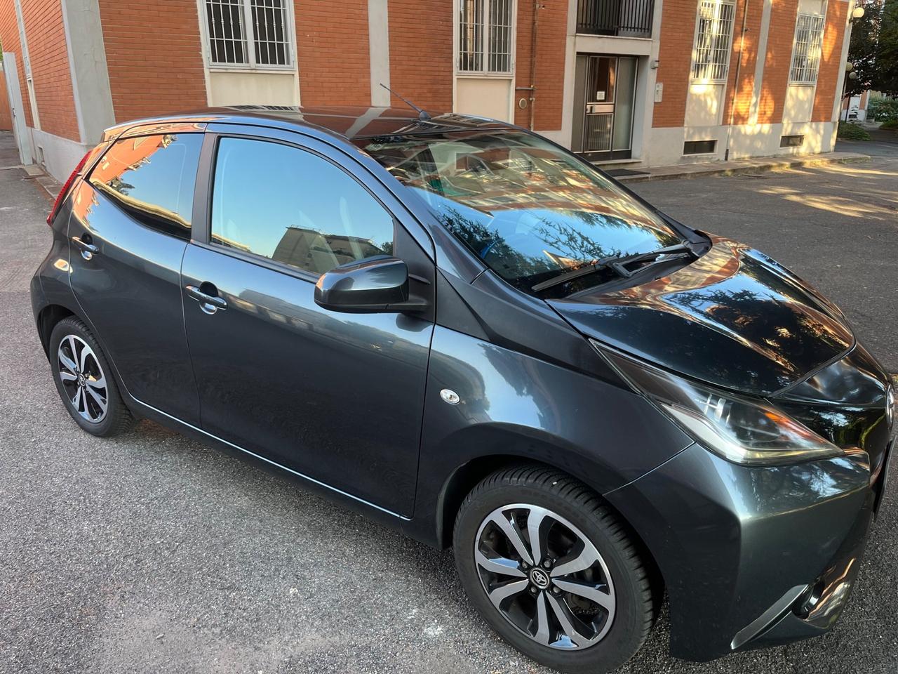 Toyota Aygo 1.0 VVT-i 69 CV 5 porte x-play TSS