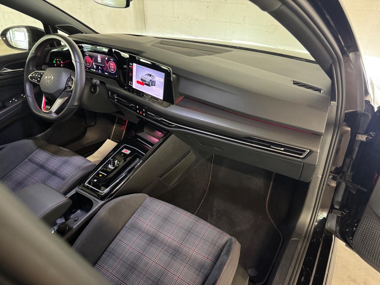 Volkswagen Golf GTI 2.0 TSI DSG PANO/DCC/MATRIX