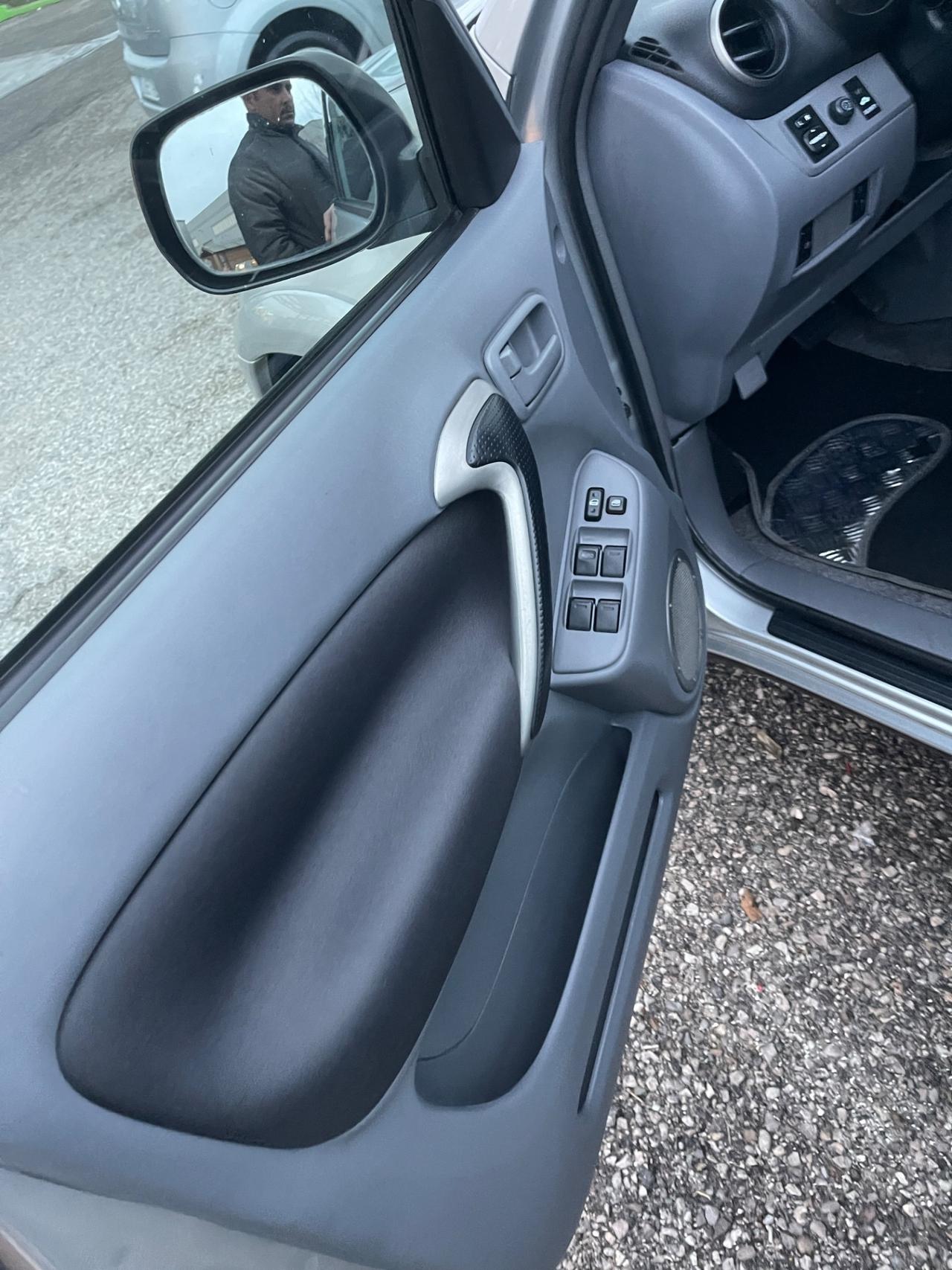 Toyota RAV 4 RAV4 2.0 16V cat 5 porte Sol