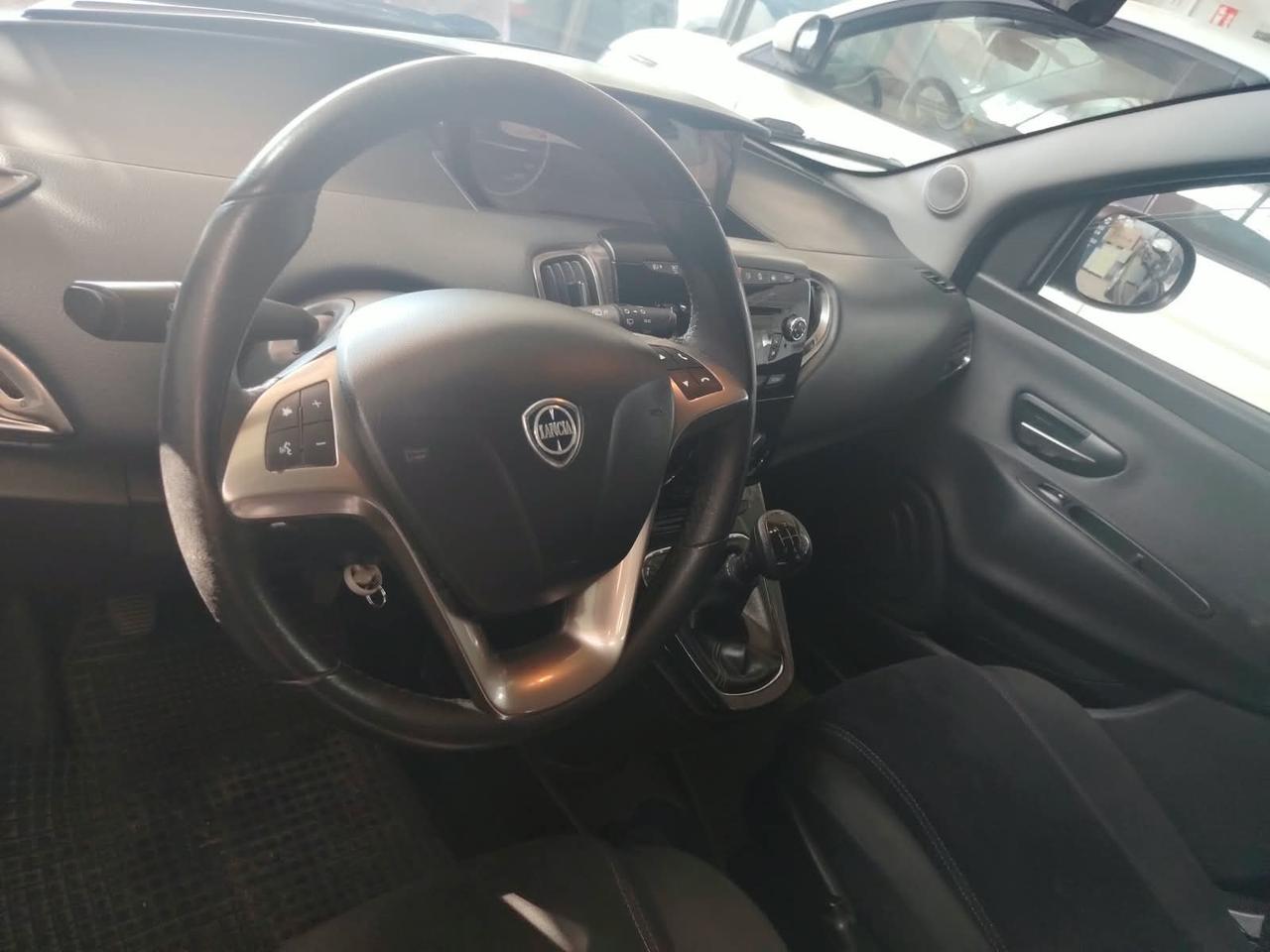 Lancia Ypsilon 1.3 MJT 16V 95 CV 5 porte S&S 30th Anniversary