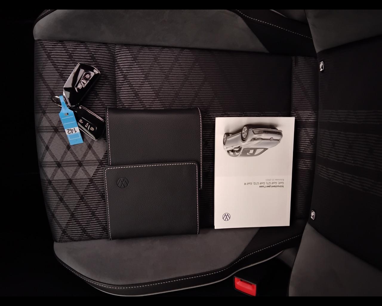 VOLKSWAGEN Golf VIII 2020 - Golf 1.5 tsi evo R-Line 130cv