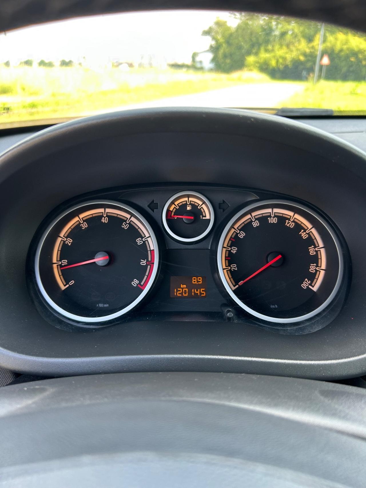 Opel Corsa 1.2 3 porte b-color