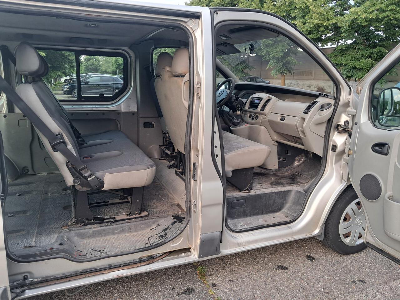 VIVARO 6 POSTI AUTOCARRO