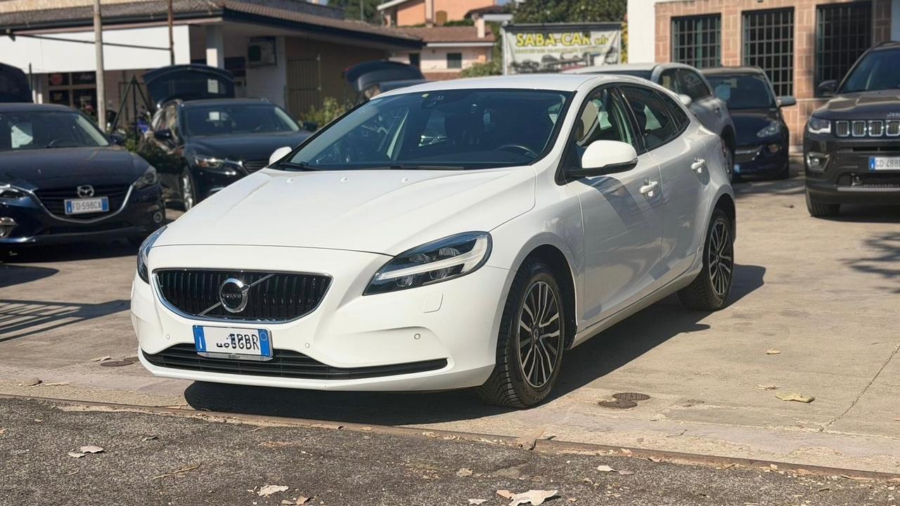Volvo V40 D2 R-design