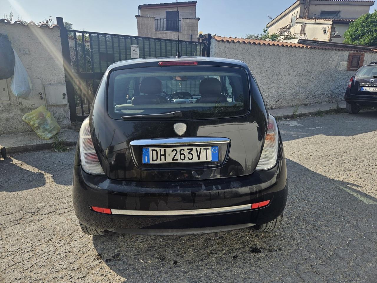 Lancia Ypsilon 1.3 MJT 75 CV Platino