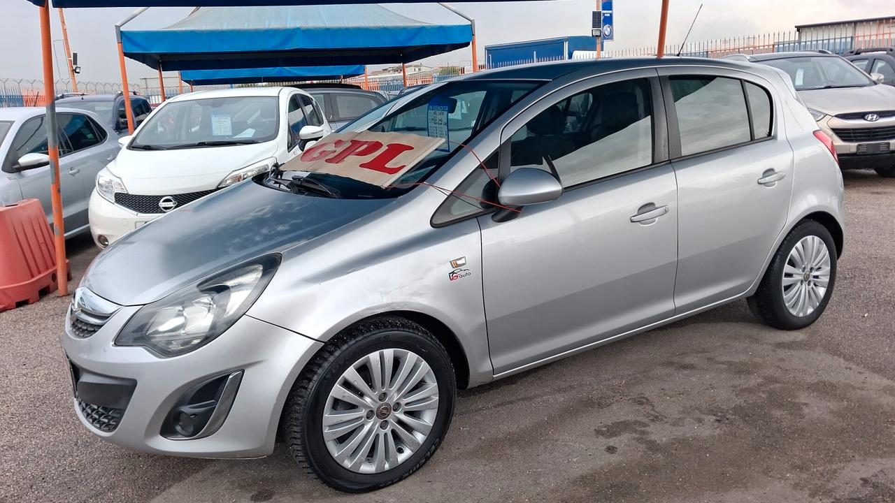 Opel Corsa 1.2 benzina gpl