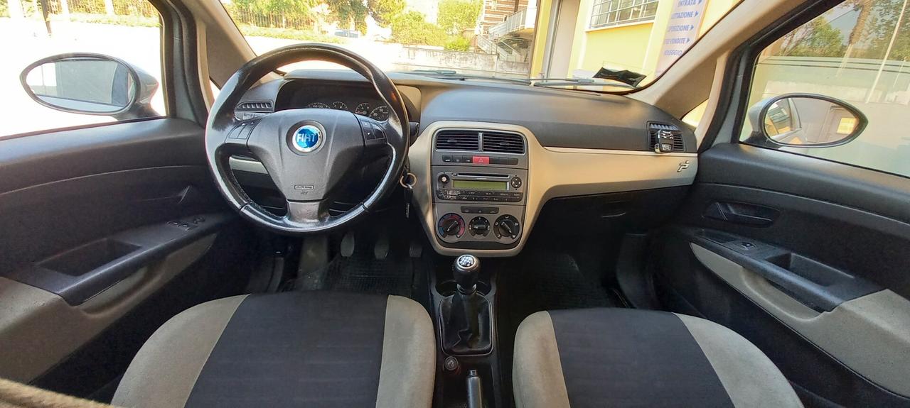 Fiat Punto CC. 1.242 Benzina 5 Porte 5 Posti Utilizzabile anche per i Neopatentati.