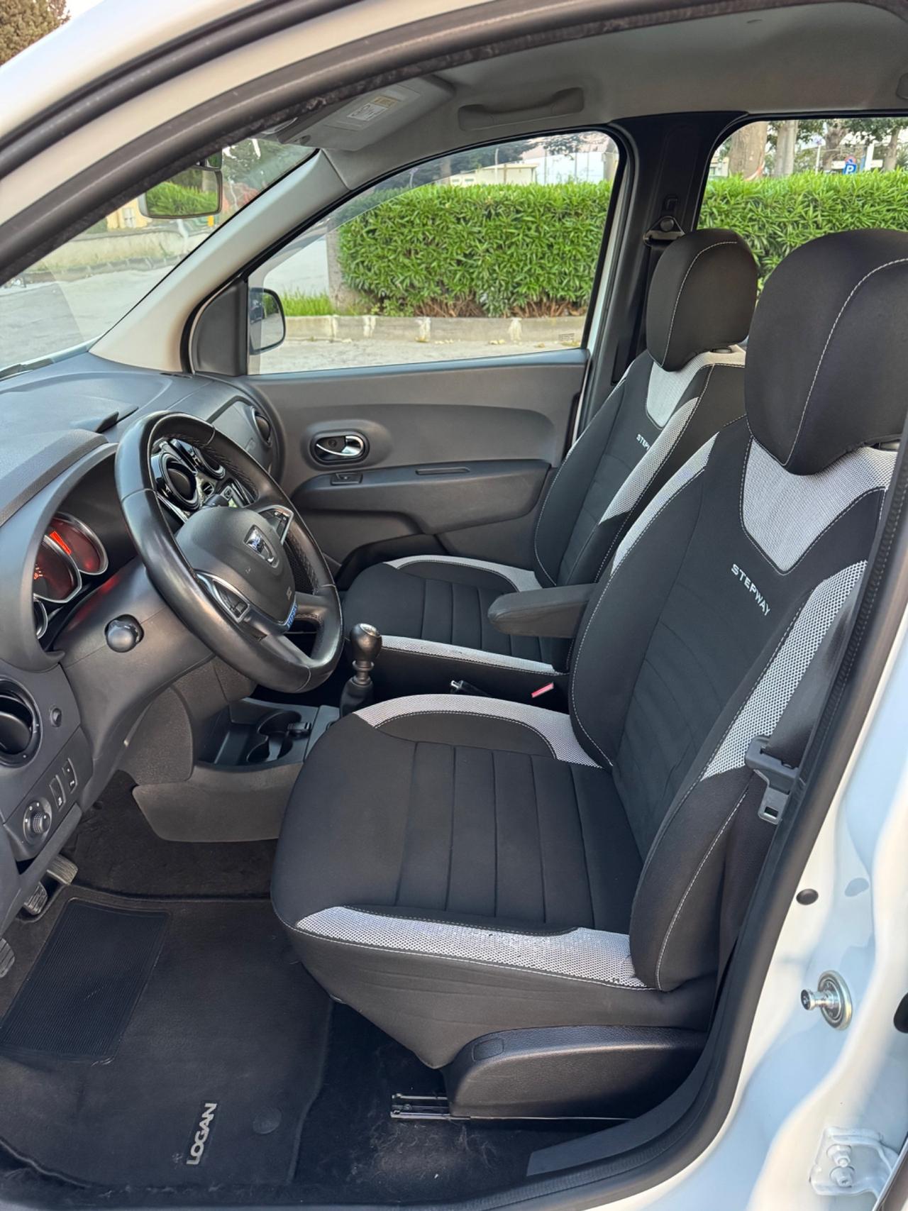 Dacia Lodgy Stepway 1.5 dCi 7 POSTI