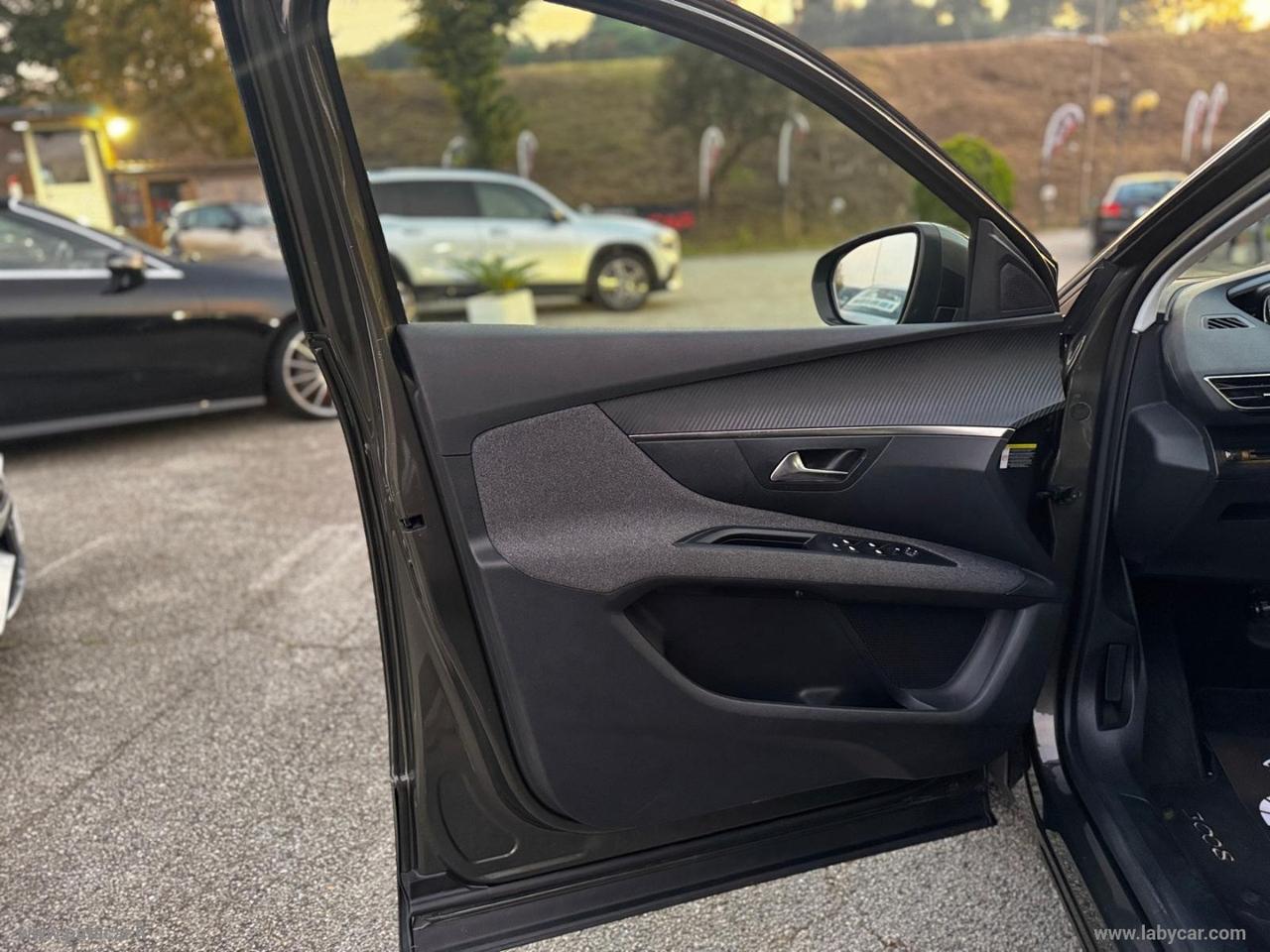 PEUGEOT 3008 BlueHDi 130 S&S EAT8 Allure